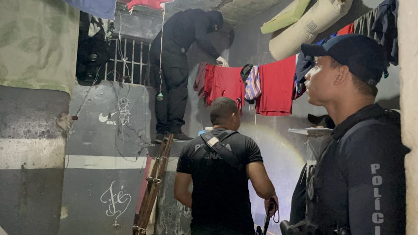 O objetivo da operação é desmontar um grupo criminoso que estava aplicando golpes na internet, utilizando imagens de autoridades do estado do Amazonas.